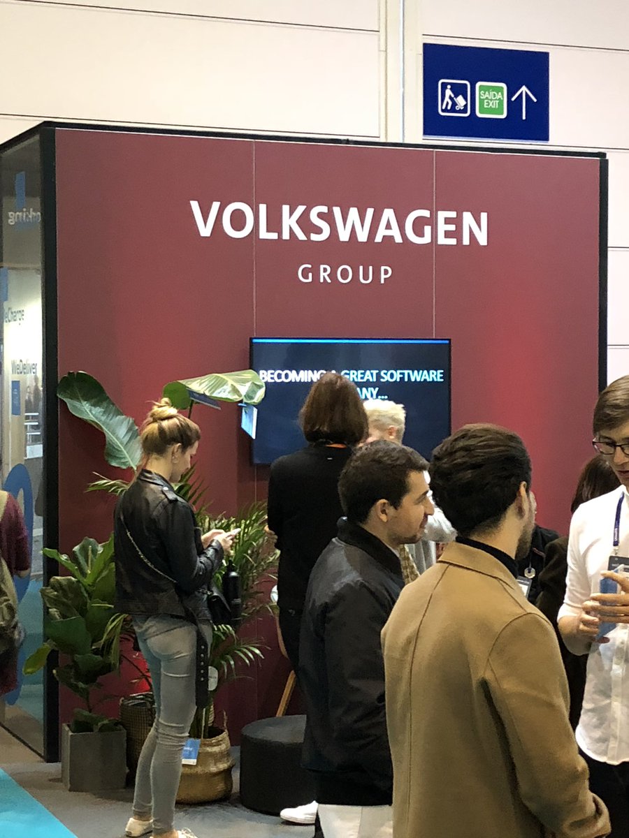 xavermatt's tweet image. You love this @renntv .... @Volkswagen at #WebSummiit .... has a fake feel to it 😂😂