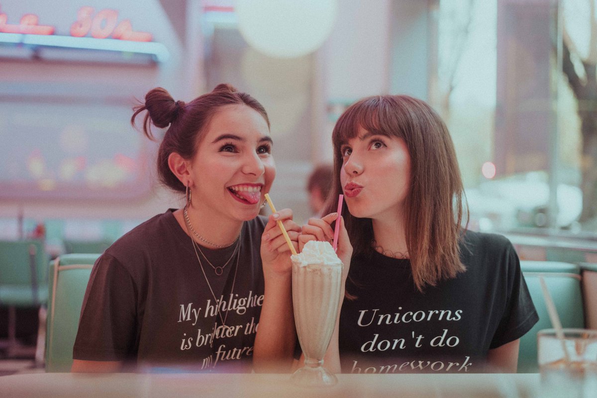 Hey babes!⚡
¿Ya habéis visto nuestras camisetas?👕 Tenemos 5 modelos diferentes para que elijáis la que más os va! ¿Qué os parecen?😉
Ya a la venta en nuestra web!!
krusette.com/collections/ca…