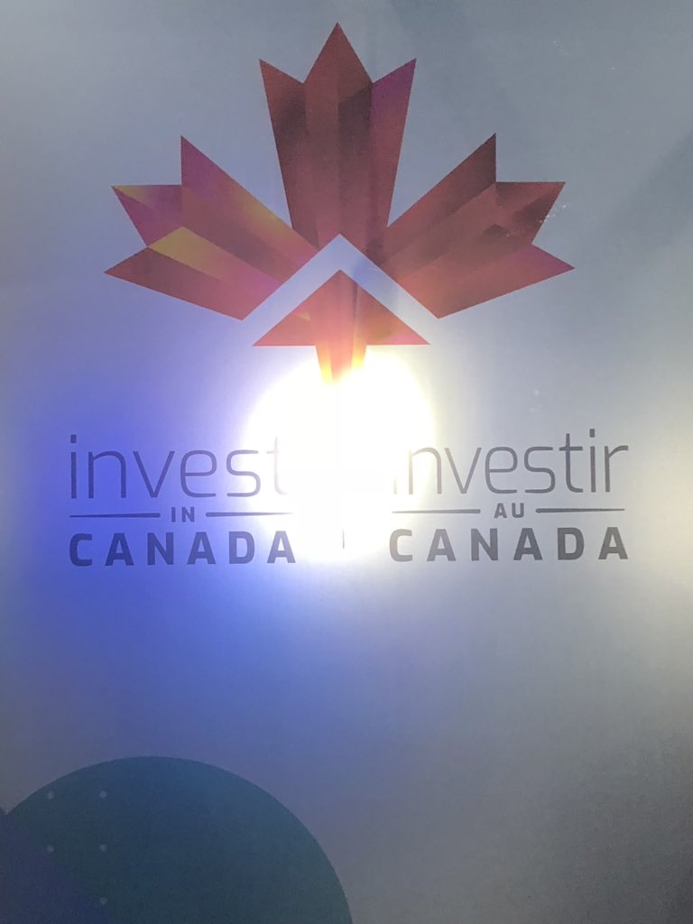 xavermatt's tweet image. Forget #adtech and clever #marketing strategies .... a free bar always delivers .... well done @InvestInCAN #WebSummiit #WebSummit2018 #happyhour