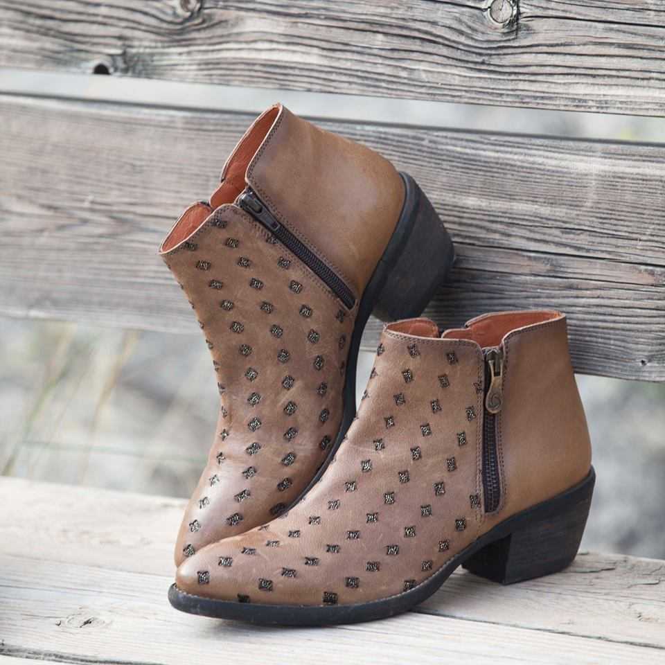 Go where you need to go in style.....

Discover the leather boot styles from the @kannashoes​ range.
