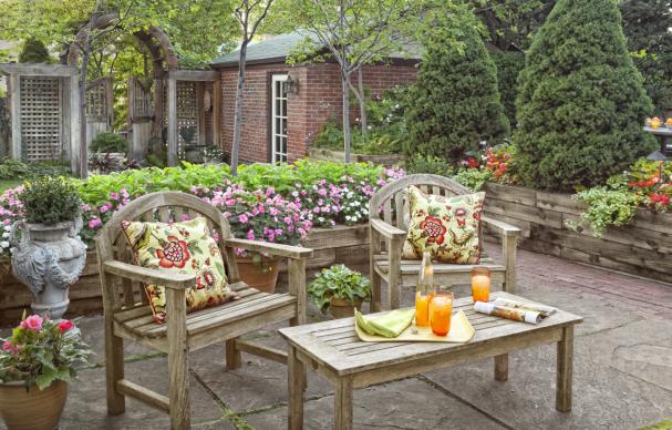 ThreeBids's tweet photo. Here are 8 lessons on stretching a small yard. If you need a landscaper, #MyThreeBids can find you the right contractor that fits your budget. Get three bids for free! https://t.co/uKEqeD2boK https://t.co/f5zuqBmVZK