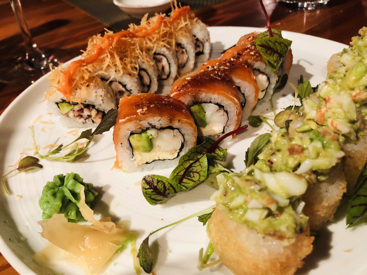 El_Baqueano's tweet photo. Mí amigo @leo_choi abrió su tremenda propuesta de sushi @kaeshicatering dentro del bellísimo palacio Raggio en Bolivar y Moreno (Monserrat), a los que anden cerca se los súper recomiendo, nadie cocina con tanto cariño como él, mañana vuelvo 💪💪💪 https://t.co/Mby1eZarmB
