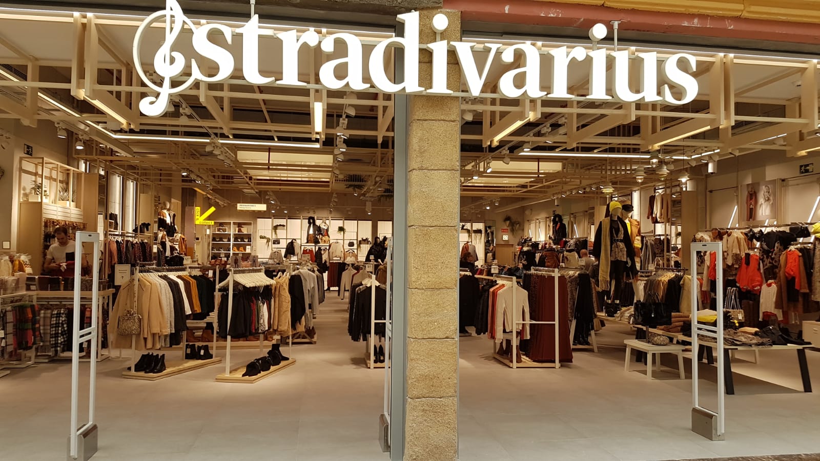 🛍 parqueAstur on Twitter: @stradivarius abre sus puertas en #parqueAstur #Asturias #Trasona #Avilés #Corvera #stradivarius #stradivariusoriginal #moda #tiendasmoda #centrocomercial https://t.co/sAQvlrlPlE" Twitter