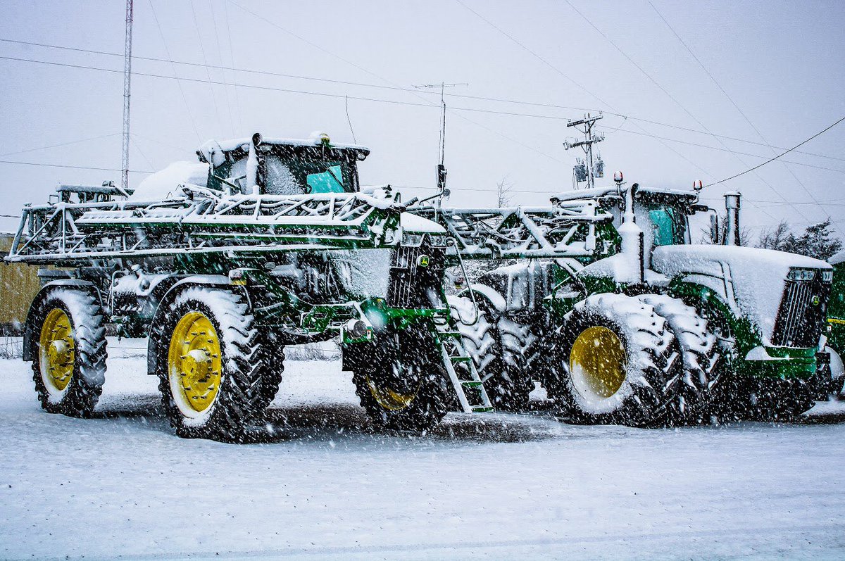 BTIequip's tweet photo. The old and the new both make for a picturesque snow
📷: Luke Schneider
#winterishere #secondsnow #JohnDeere #deeresightings https://t.co/sGhIA2duNL