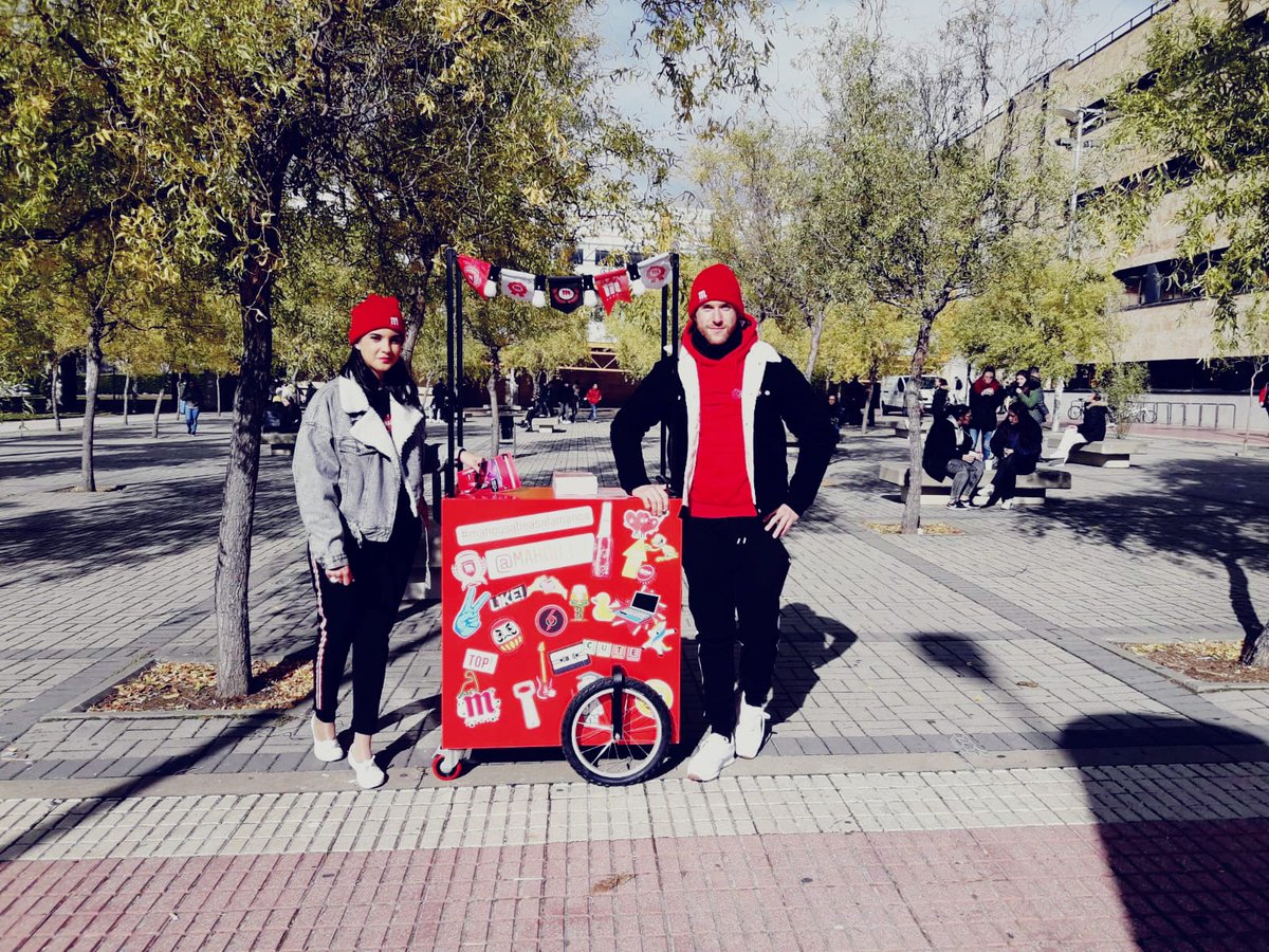 Ayer volvimos a #Salamanca para festejar junto a <a href="/mahou_es/">Mahou</a> y todos los universitarios y universitarias el lanzamiento de la botella edición especial 800 años de la #USAL. Todo ello al ritmo de nuestros Dj’s. ¿Te lo perdiste? Pues hoy volvemos con más, pero no mejor🤘

#agenciafdi