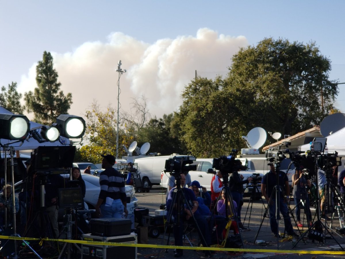 ChristianM_CA's tweet image. Smoke from #HillFire seen at the location of  #Borderlineshooting @vcstar