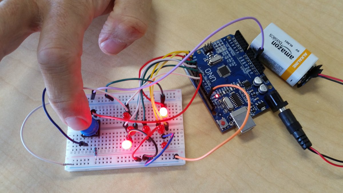 SaskCode's tweet image. Random arduino dice roll! Blocklyduino and Codebeder! #CanCode #saskcode #Arduino