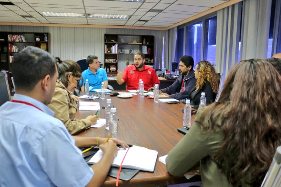 Incesocialista's tweet photo. Constituyentista @nicmaduroguerra realizó reunión de trabajo con autoridades del Inces donde 
se hizo un balance sobre los avances registrados por la institución durante 2018. Sepa más 
➡https://t.co/joT8jwOqYl https://t.co/DOZKVtwKLU