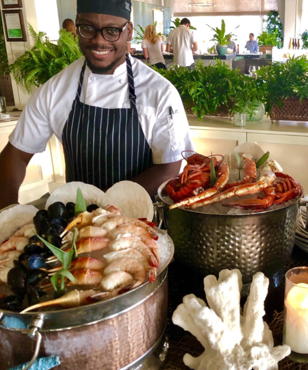 Sun, seafood and smiles.  It’s Oysters and Louie night <a href="/hotelcasadelmar/">HOTEL CASA DEL MAR</a>!  #foodie #seafood #crablouie #lhw #lhwtraveler #virtuosotravel #luxuryresort