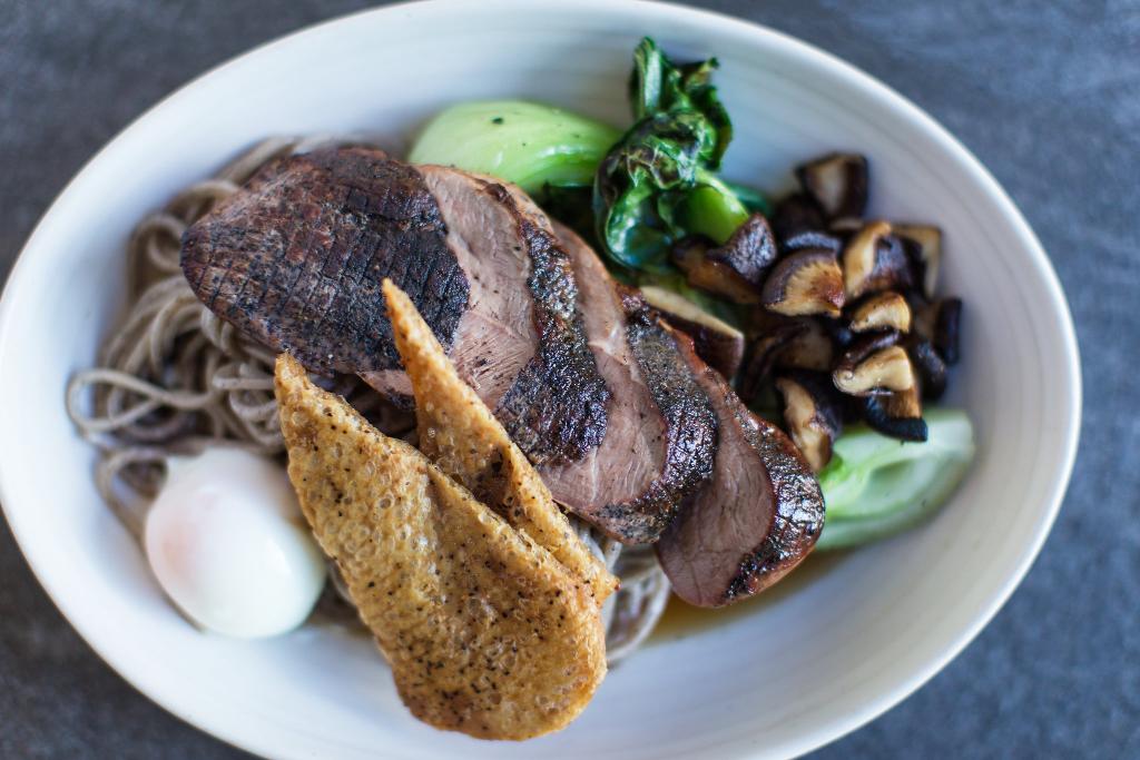 Don't miss this 🍴 Our Tea Smoked Duck Breast is wildly popular with our guests! Local buckwheat soba noodles, bok choy, shiitake mushrooms, soft cooked egg, spiced mushrooms broth, sesame oil powder
📷 Missy Palacol Photography