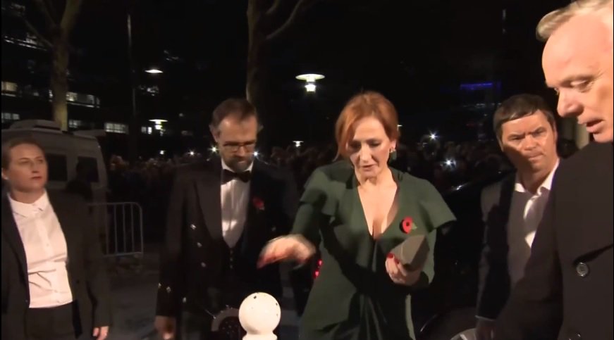 J.K. Rowling est arrivée à Paris.
<a href="/jk_rowling/">J.K. Rowling</a> 
#AnimauxFantastiques