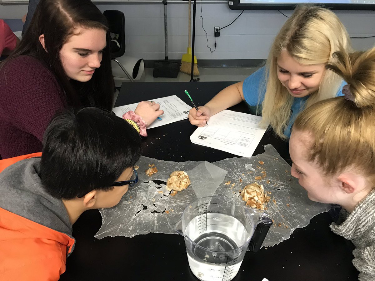 Cefrayser99's tweet photo. 8th grade @LMSPatriots modeled the rock cycle with bread #teamteaching @rebecca_newt #STEM #teamDCD #LMSpats https://t.co/HCR11HPCVv