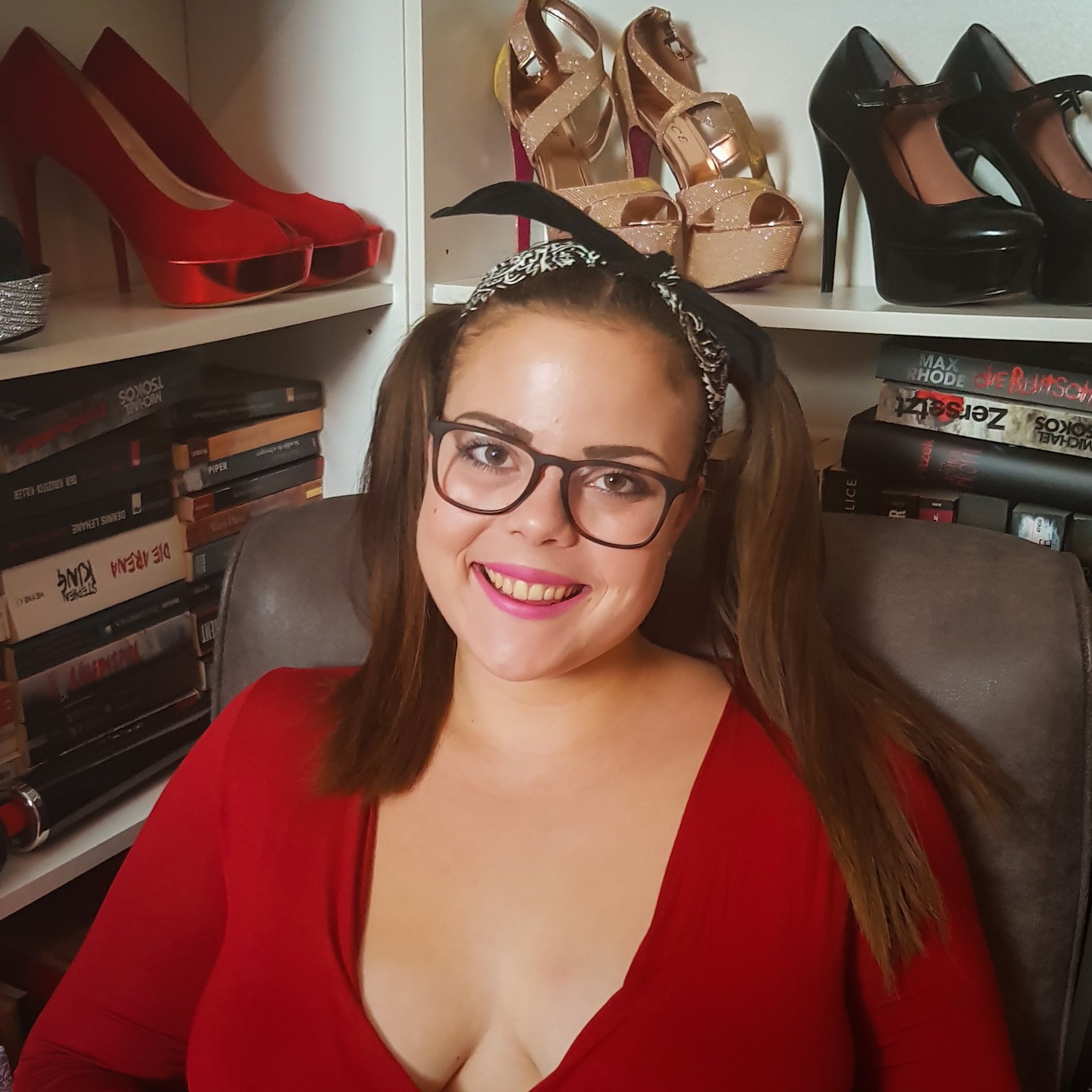 TW Pornstars - Lea Lovebird. Twitter. Na wie gefällt es euch denn ich Zöpfe trage? #camgirl. 6: