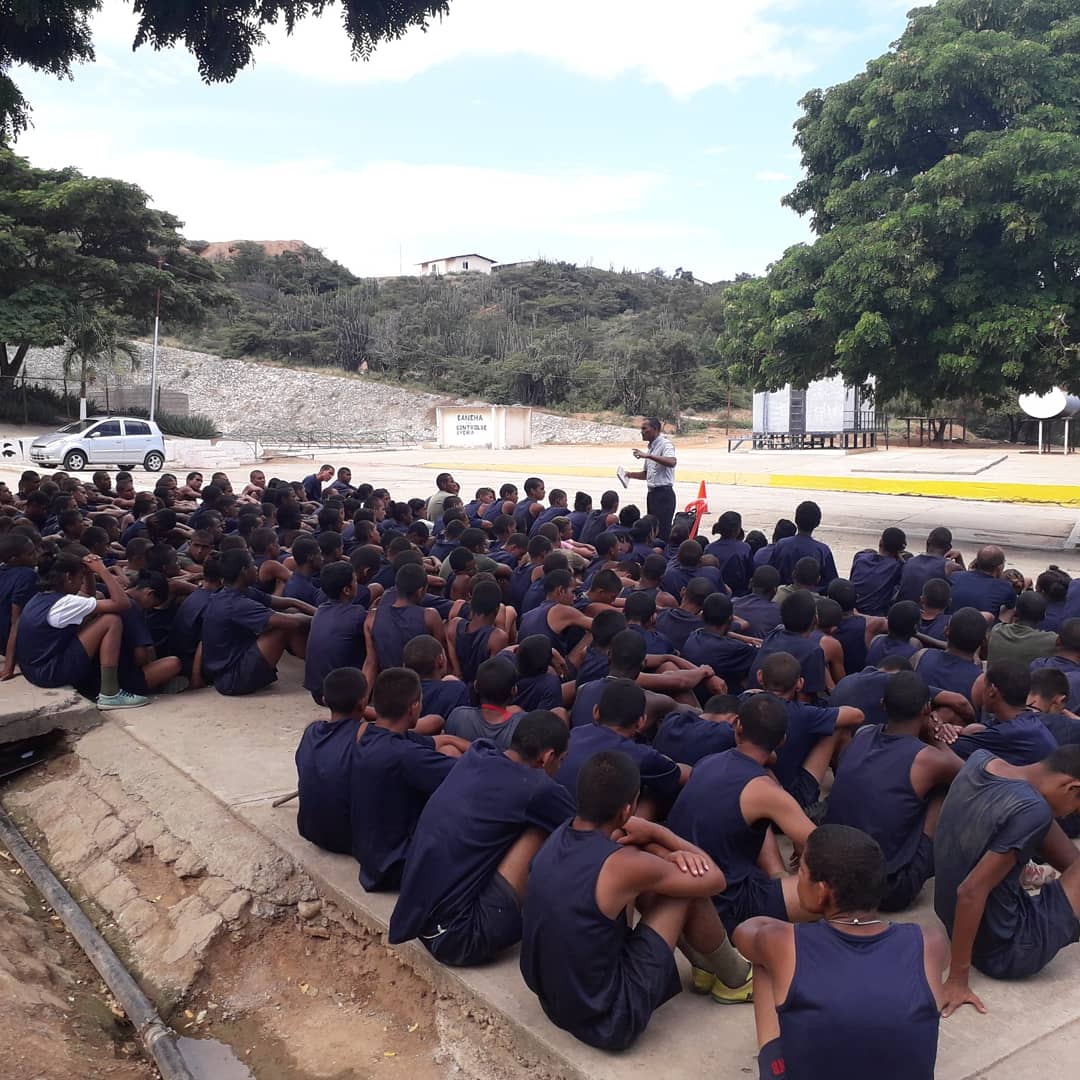 Mcsordimilvzla's tweet photo. Charla motivacional al personal APN Sep2018 de la Escuela de Policía Naval. Tema: desarrollo personal. https://t.co/KqvEjYERgx