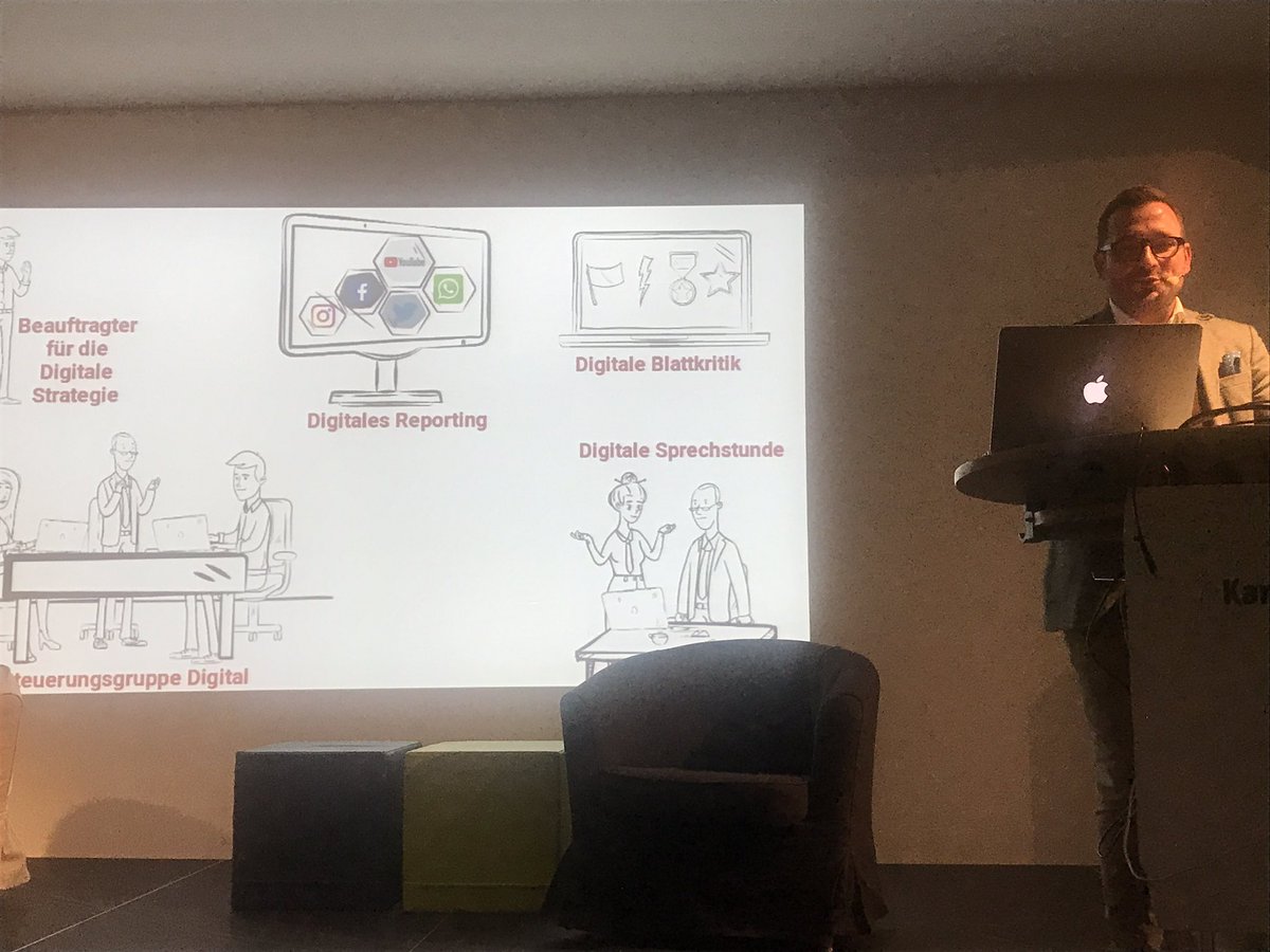 Florian Trott von der @Kunsthalle_Ka berichtet über den internen Weg, das eigene Angebot digitaler zu machen. Spannend: Die Digitale Blattkritik: 2 beliebige Mitarbeiter beurteilen die Aktivitäten im Netz #digiTALKKA