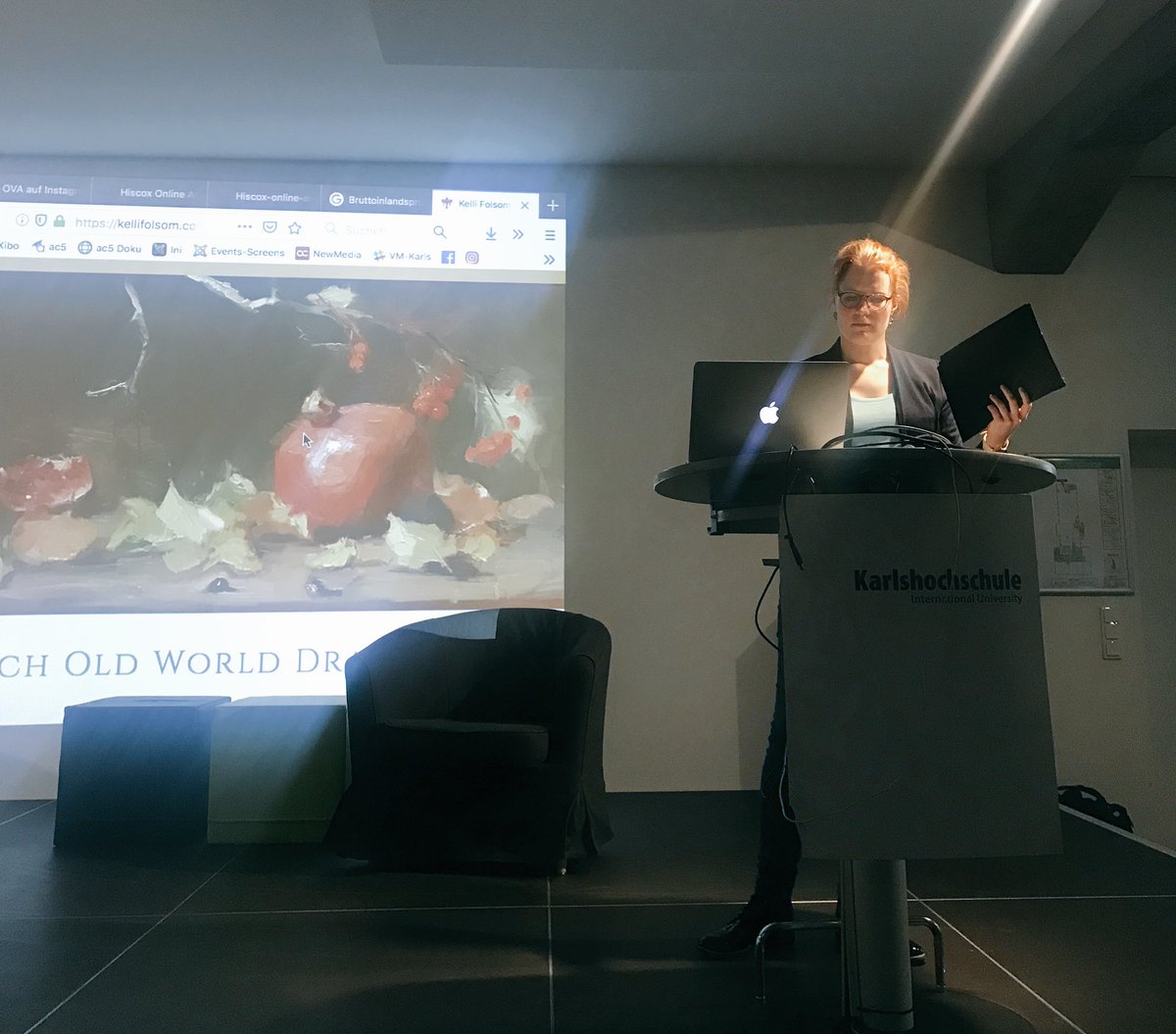 Helena Neubert möchte den Künstlermythos umdrehen: Weg vom Brotlosen, hin zu 6-stelligen Umsätzen. #digiTALKKA