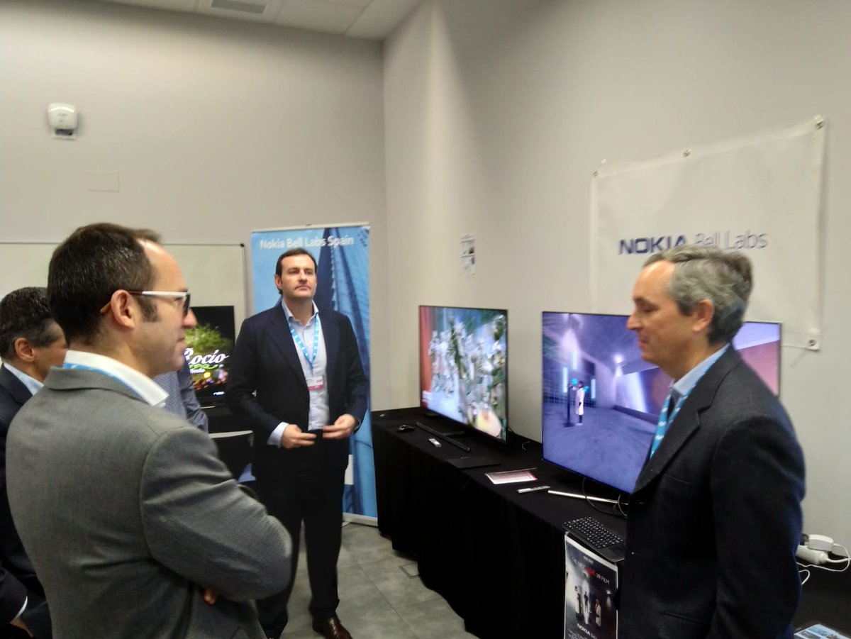 AAVP_CDTI's tweet photo. At #4KSummit18 with @villegasalvr from @BellLabs showing our 16K demo with gestual interface to @rmelmun and having some discussions during the panel session devoted to 4K solutions. https://t.co/YlcTZcIn59