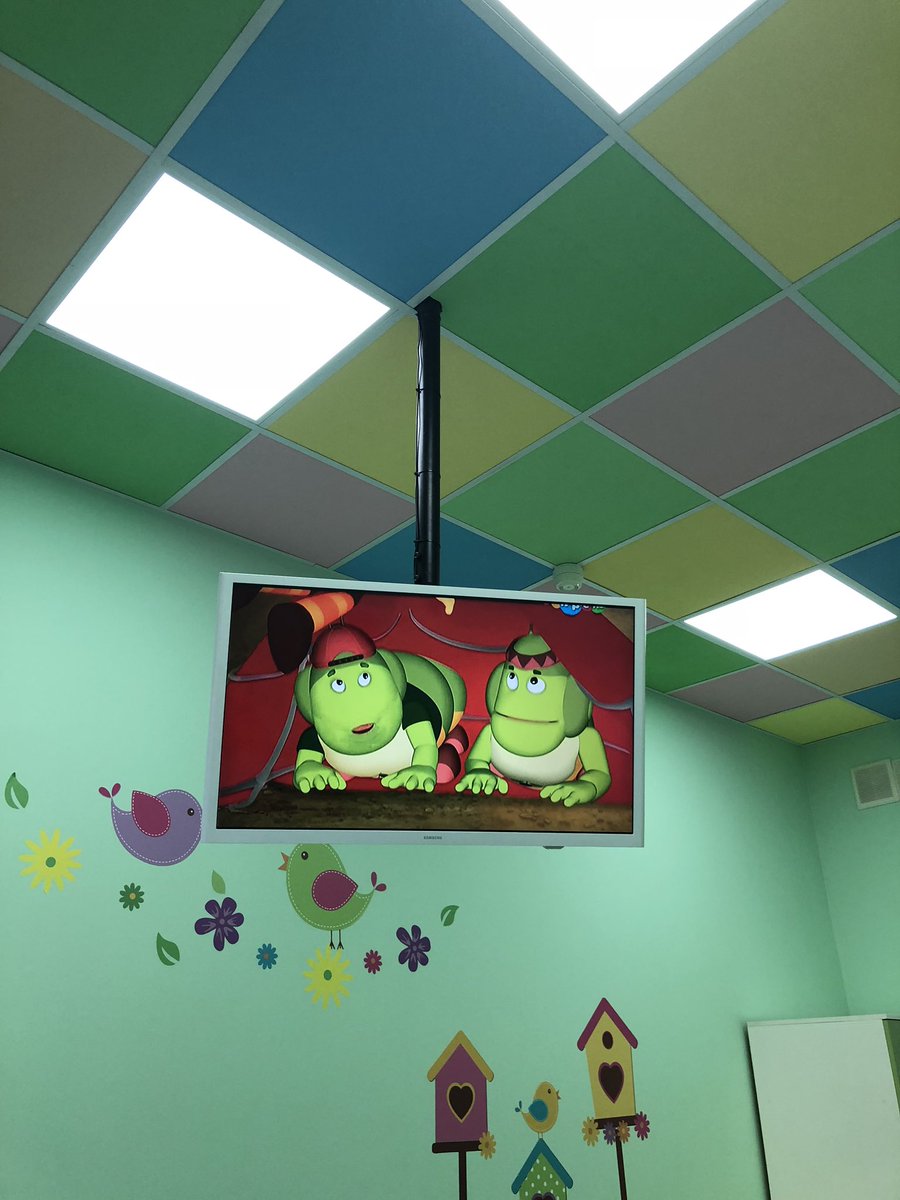 Получили новый аппарат УЗИ в детскую поликлинику 10 3 ГКБ. Подготовили кабинет.:) Теперь довольны не только врачи, но и маленькие пациенты!Третье фото - вид с «позиции пациента»!