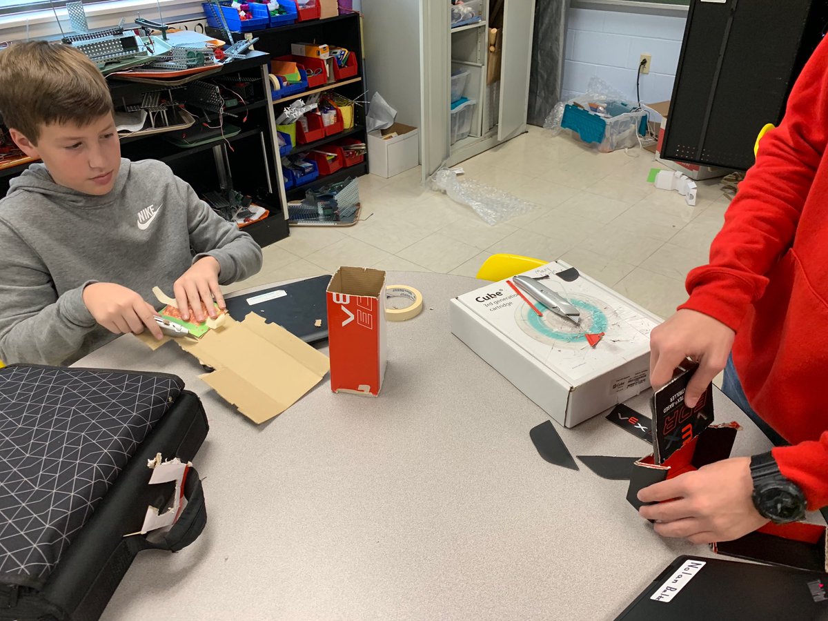 Working on a dog dispense ⁦<a href="/OakvilleMiddle/">Oakville Middle School</a>⁩ ⁦<a href="/oakvillepltw/">rebecca brophy</a>⁩ #stemployee
