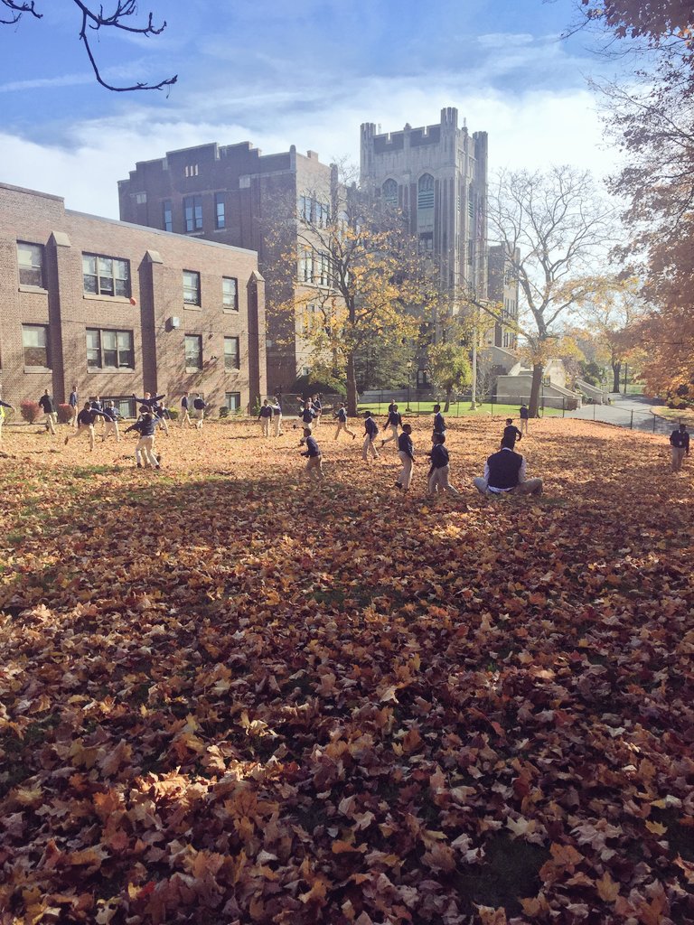 MountToday's tweet photo. Our JHS students are enjoying recess. #AutumnatTheMount #22acres #TheBronx #Fallfoliage 🍁🍂🍃 https://t.co/DJTr7de7MH