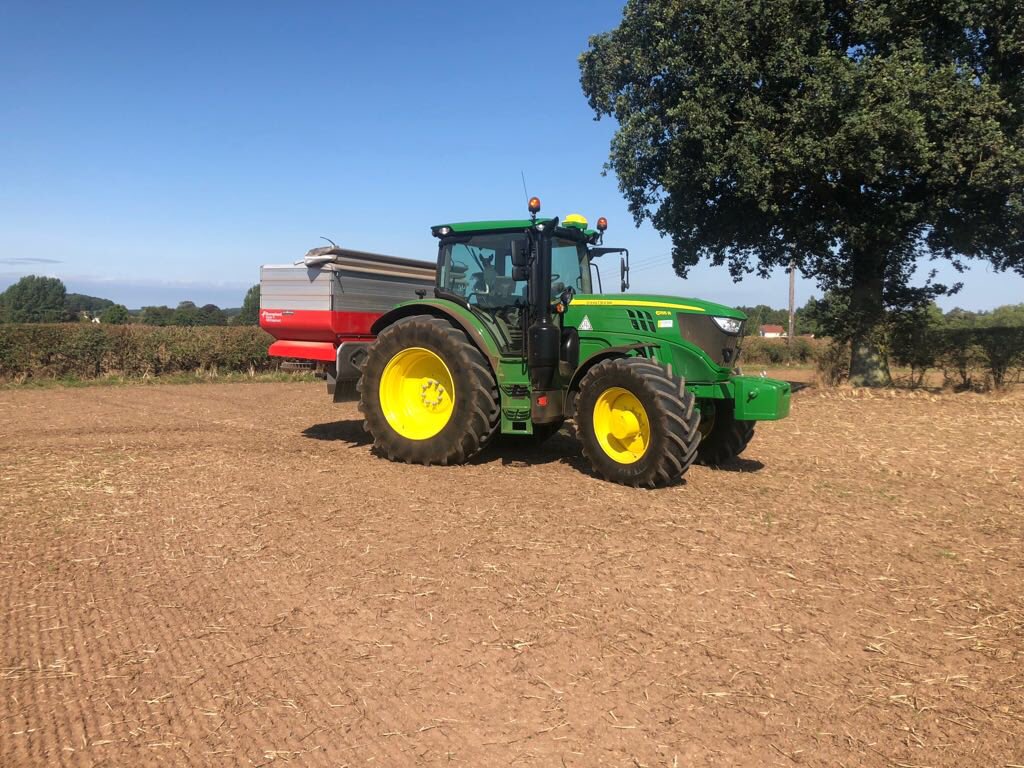 farmerangus1's tweet photo. Joint ventures can be tailored to suit any partner involved , two operators from two different families each with there own preference on machine #JD6155R #Fendt516 #flexibility #togetherasone #wfp https://t.co/GSS8pFw85c