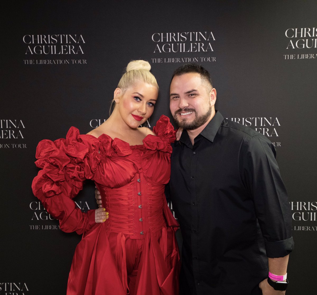r0bertg0nzalez's tweet photo. Words can’t describe what this moment meant to me. Was great being able to hug you and tell you what you mean to me. #Fighter4Ever #Xtina #LiberationTour https://t.co/pFykKw4Z0O