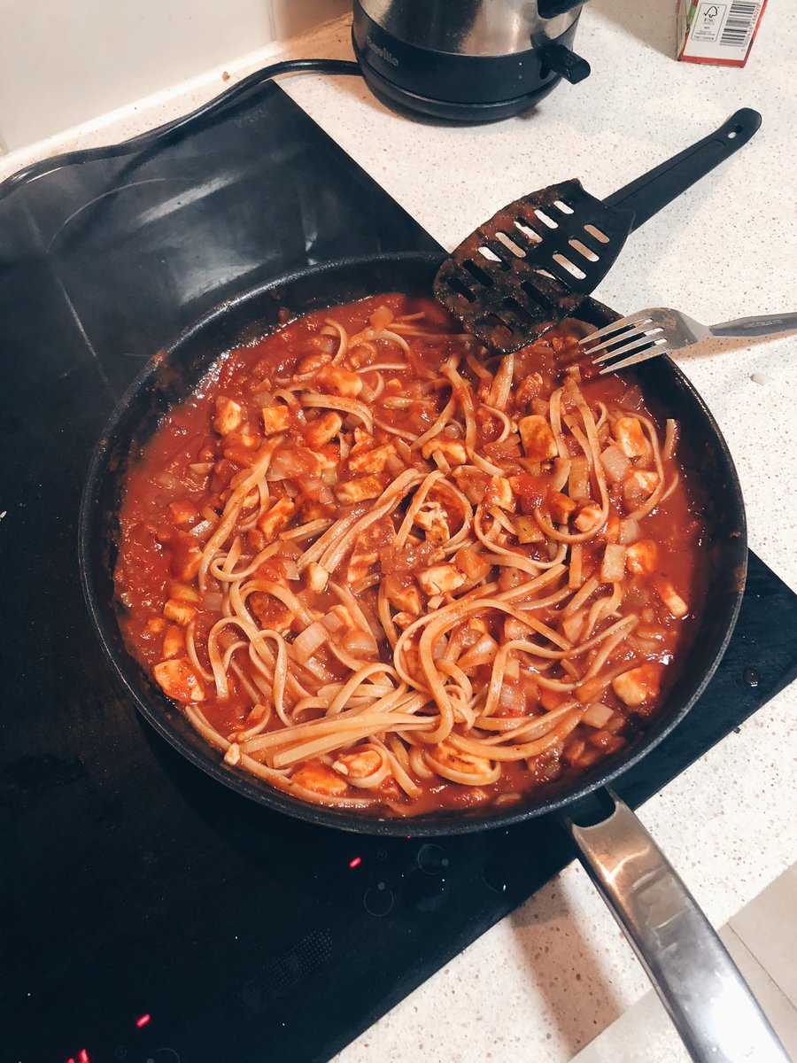 #MealOfTheDay is today a halloumi pasta. Takes literally 30 min to cook, is #meatfree and delicious 💚🍃🌿