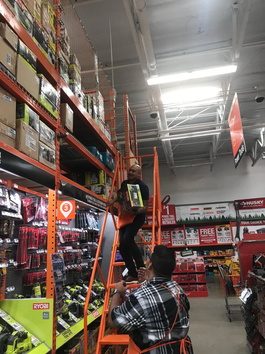 5Mzrocky's tweet photo. Love it when you have the big boys rolling up their sleeve right along with you!! Team Work Makes The Dream Work!! ⁦@TonyFonseca0644⁩ ⁦@LorenzoG925⁩ ⁦@BrandonR0644⁩ ⁦@aaaddaaam⁩ ⁦@Liz91741801⁩ ⁦@lilianavrr⁩ @0644 @PacNorthProud https://t.co/DKBkFbHr5V