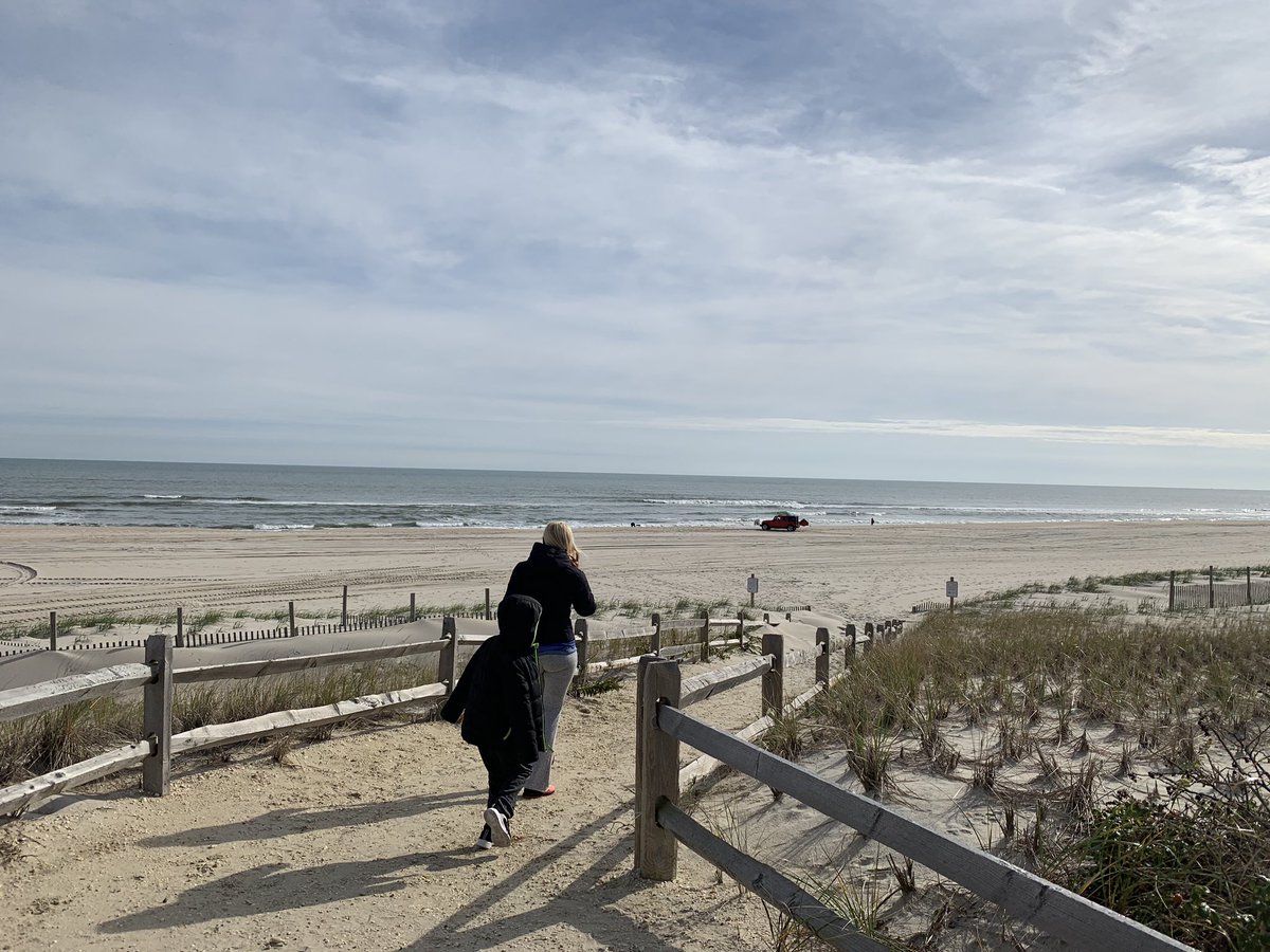GlennGRobbins's tweet photo. Family recharge day! #NothingBetter #Zen #gratitudewalk #saltlife #mindful #shellpicking https://t.co/ZtVhjCW6E8