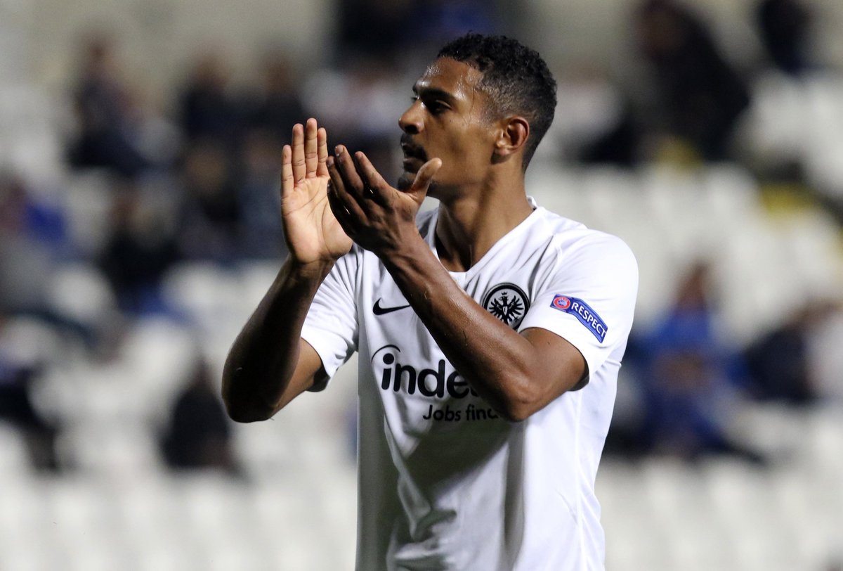 Sébastien Haller can't stop scoring! 🔥
⚽️ His 9th in all competitions this season and 2nd in the #UEL 👏