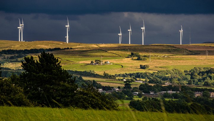 BillSave_UK's tweet photo. Some good news: UK renewable energy capacity surpasses fossil fuels for first time - in the past five years, the amount of renewable capacity has tripled while fossil fuels’ has fallen by one-third... https://t.co/2wJH5E8DrS  @edie #RenewableEnergy https://t.co/d2qUOvBEC6