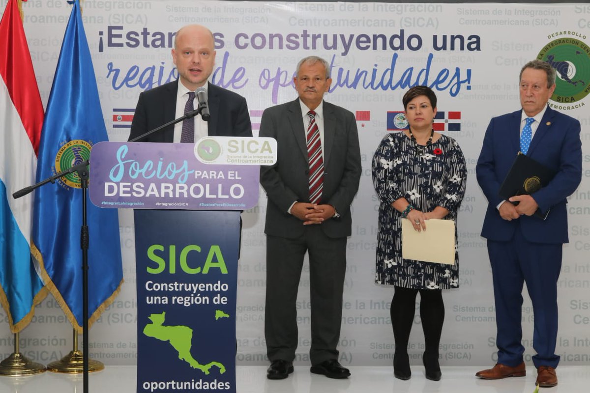 sg_sica's tweet photo. Hoy ponemos en marcha el primer proyecto entre la Cooperación de Luxemburgo🇱🇺 @LUinNICARAGUA y la Secretaría General del #SICA. Lo ejecutaremos de manera conjunta con el @CCSICA1 para contribuir a la participación regional de los grupos vulnerables #SICAIncluye #SICAJoven https://t.co/3gIQb2hwvR