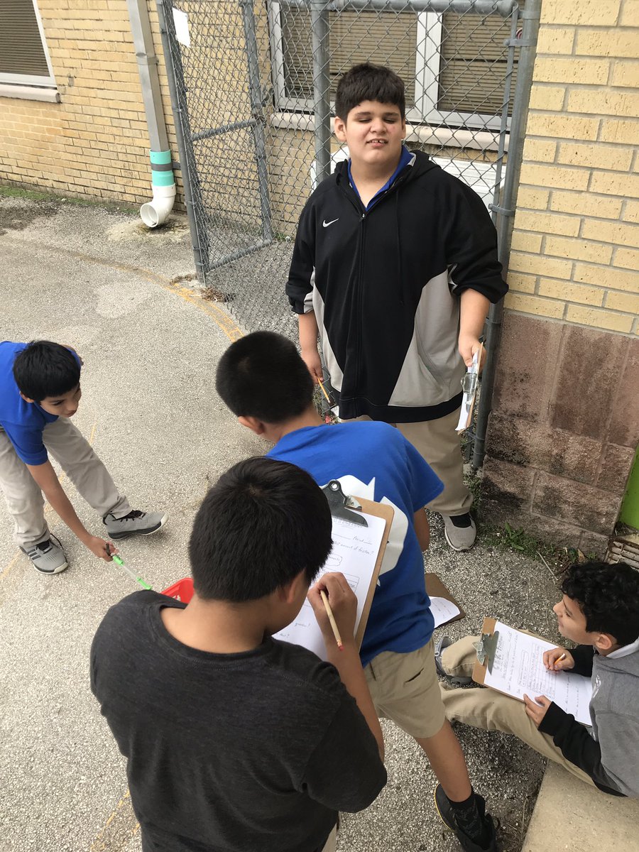 @LomaParkES has some inquisitive 5th grade Science scholars! Experimentation and hands on experiences are key to master their Science objective! #EISDScience