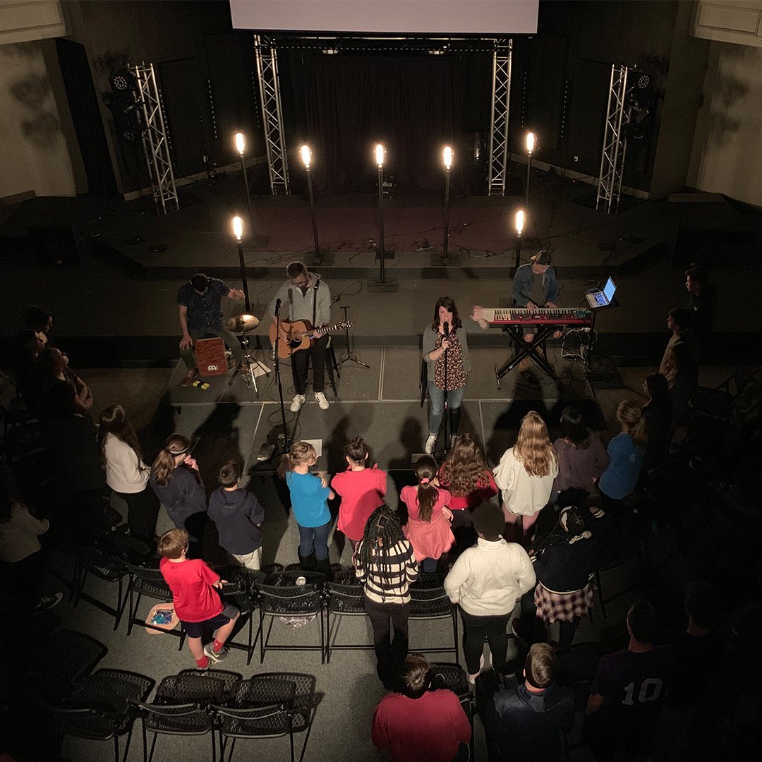 PCBStudents's tweet photo. Last night was an amazing time of worship and sharing stories of God’s faithfulness! #pcbelevate #pcbstudents #whychurch https://t.co/exHWcTtGAI