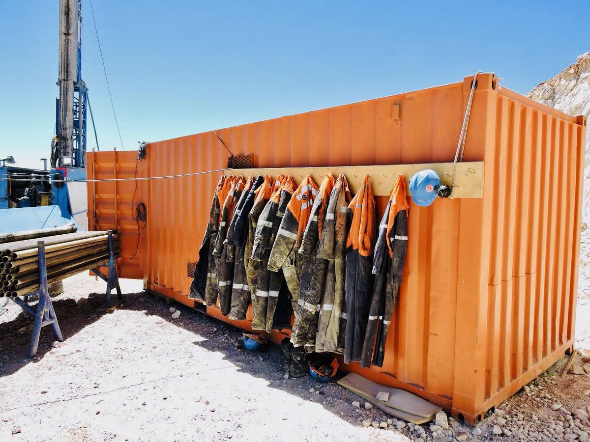 digSolutionsLLC's tweet image. ⚠️ A SAFE &amp;amp; PRODUCTIVE mine site is the gold standard &amp;amp; it’s achievable when EVERYONE knows protocol &amp;amp; standards, &amp;amp; commits to training. We’re renewing our MSHA cert. over the next few days, proving you’re never too senior or experienced to learn new ways to operate safely. 🌵