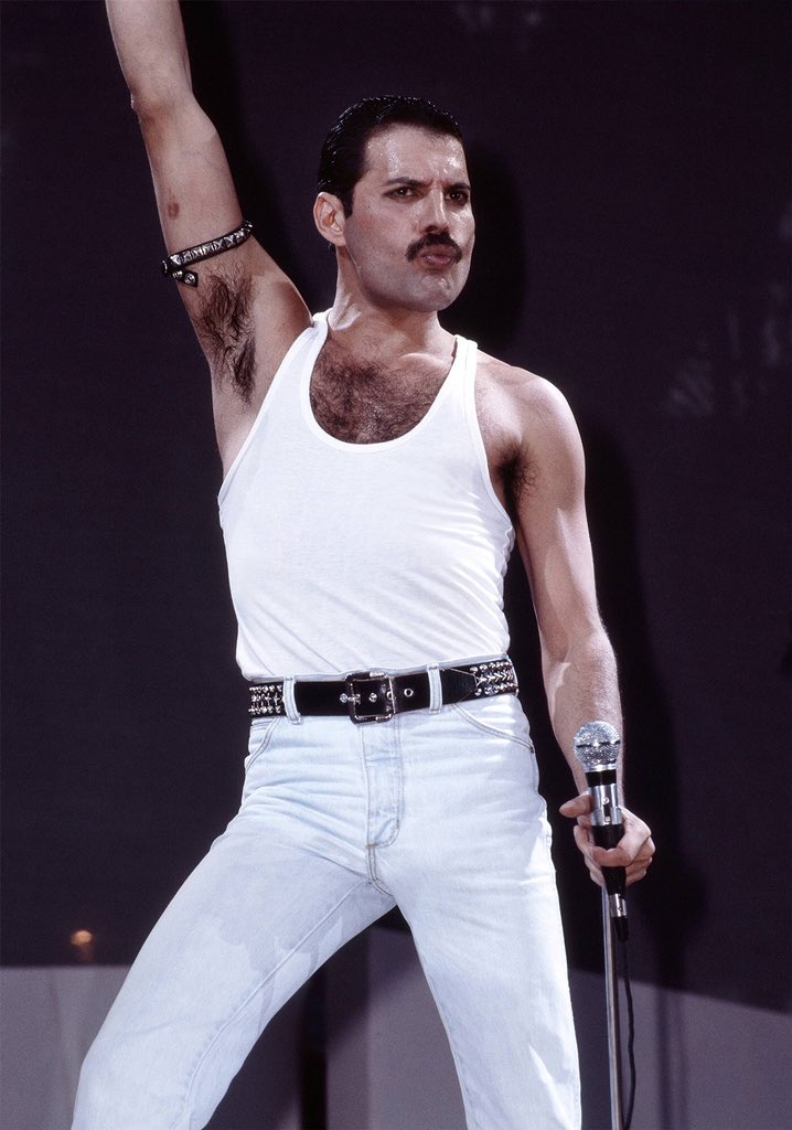 LaMatriota's tweet photo. Veo importante hacer una claridad gramatical: 

Freddie//Freddy https://t.co/fIGoqSHeJD