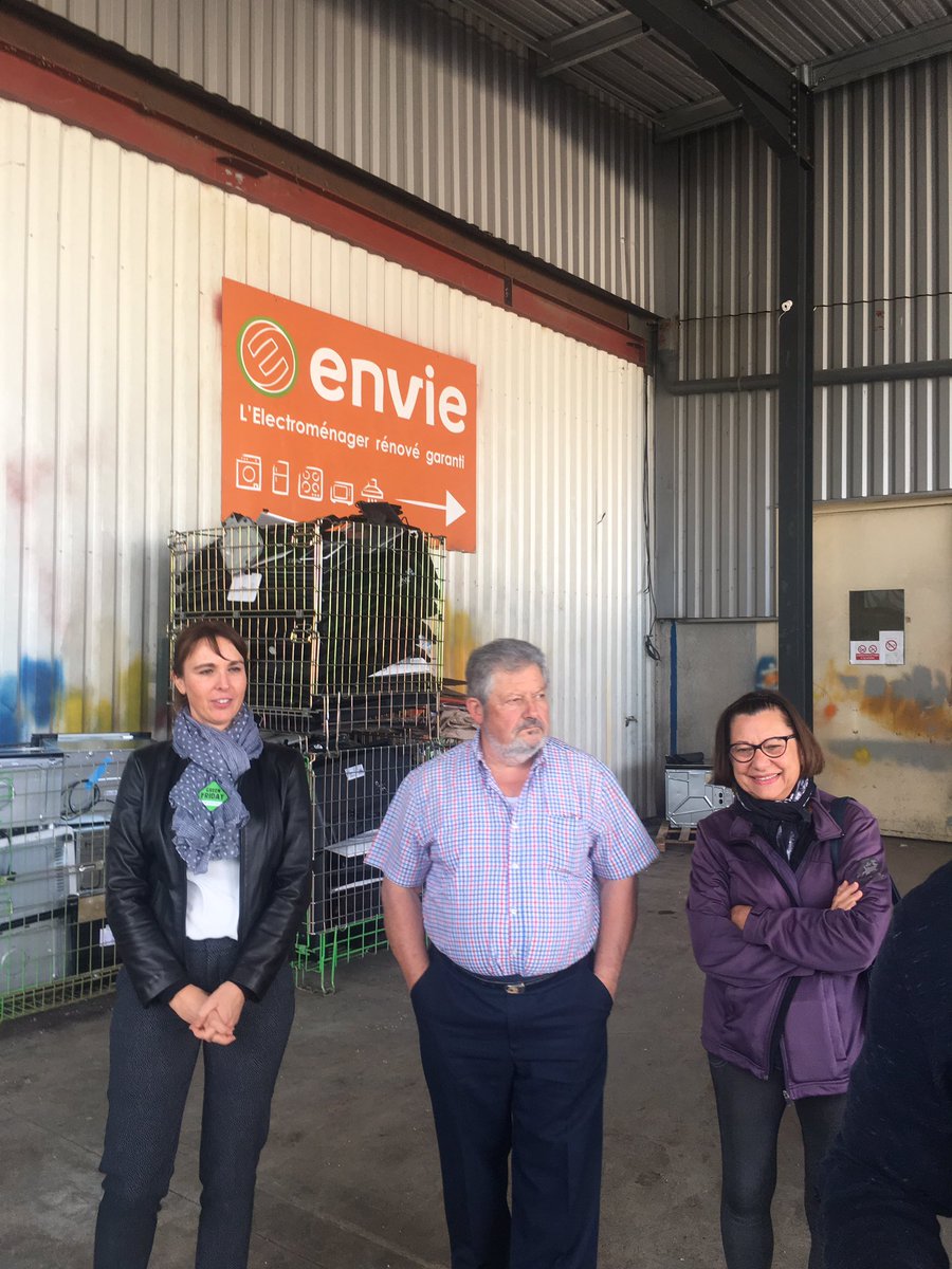 Rien de mieux qu’une visite <a href="/Envie_org/">Fédération ENVIE 🍃</a> pour rencontrer des gens passionnés qui partagent leur engagement avec sincérité. 1ère visite #MoisESS18 super intéressante merci @BvnEnCoulisses @comandvisit pour l’organisation !