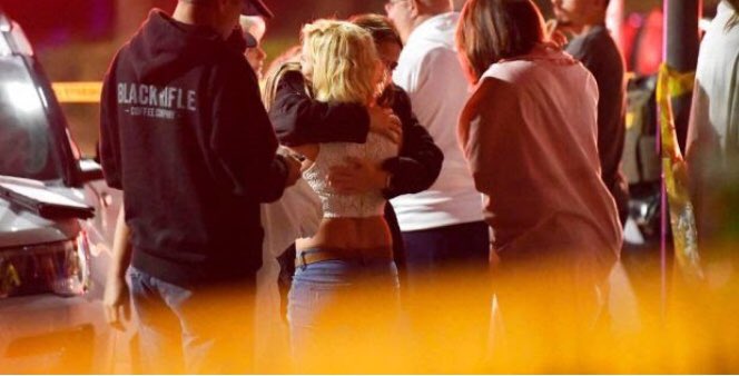 HeatherHolmesTV's tweet image. I’m on my way to #ThousandOaks to cover the #borderlineshooting. I can only imagine the pain &amp;amp; sorrow that I’ll find once I get there. #tragic