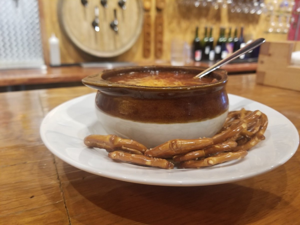 DrinkFwb's tweet photo. It's a double release Thursday. Cranberry Shandy, a delicious beer and wine cocktail, and the return of our can't miss Beer Chili! #keepitcraft #fentonwineryandbrewery https://t.co/RZa5gtWmxj