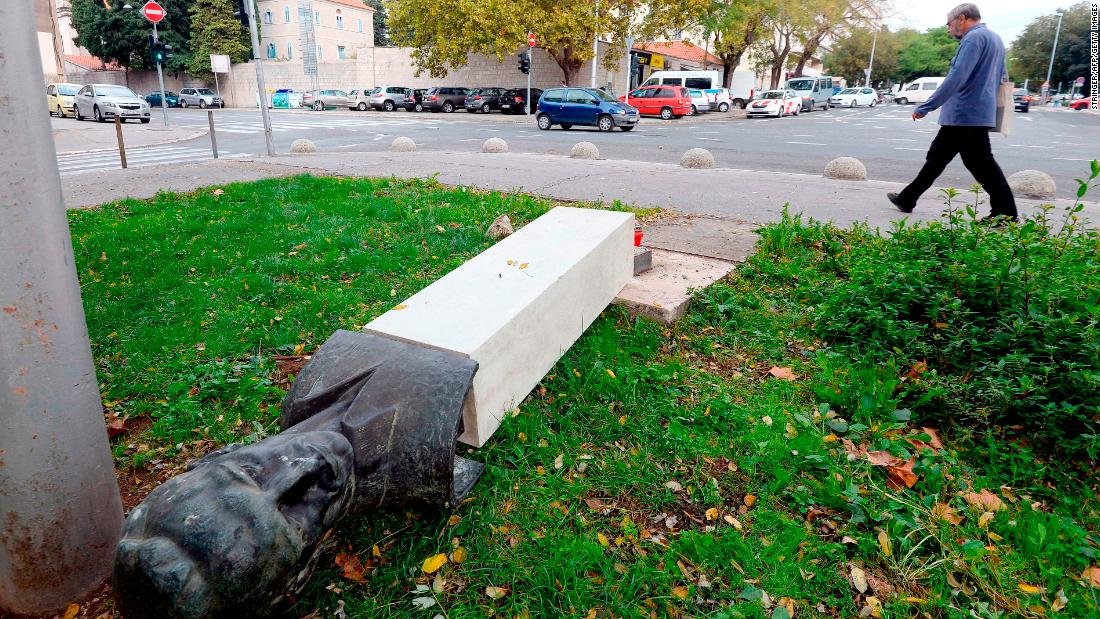 A Croatian man broke his leg vandalizing an anti-fascist statue cnn.it/2QtW21w