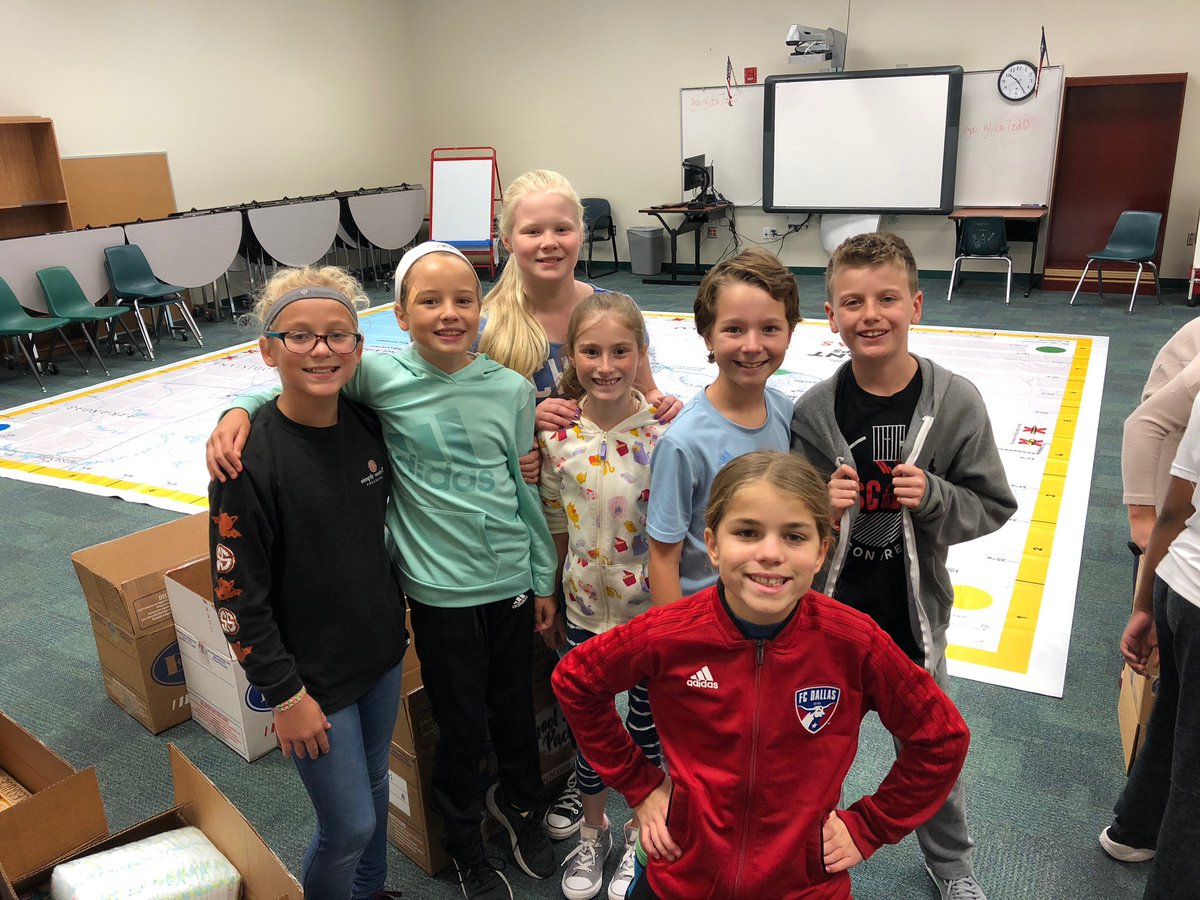 FierceFolsom's tweet photo. Student Council helping to Stuff the Bus!! Thank you to everyone that brought items for Bethlehem Place! https://t.co/zqWiVjKub8