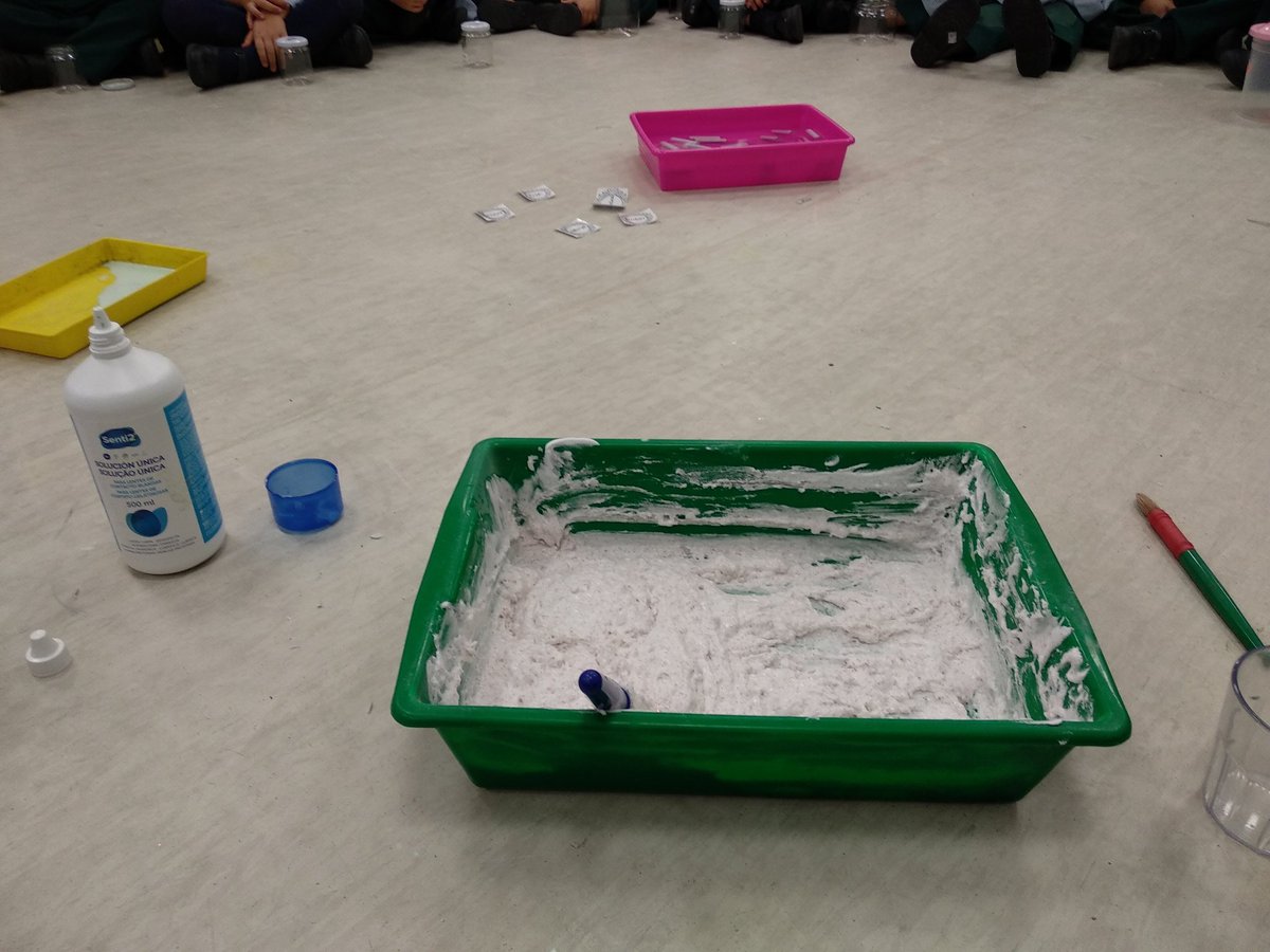 teachermanuela's tweet photo. We tried yesterday to make slime, but It looked like more rice and tomatoe sauce (witches food!!!) It was a great idea yo put It under the bed while we were sleeping yesterday night forma all the witches!!! @nazahbst @HBSTORREJON #dragonsclass #witchproject https://t.co/DhlejSeMPS