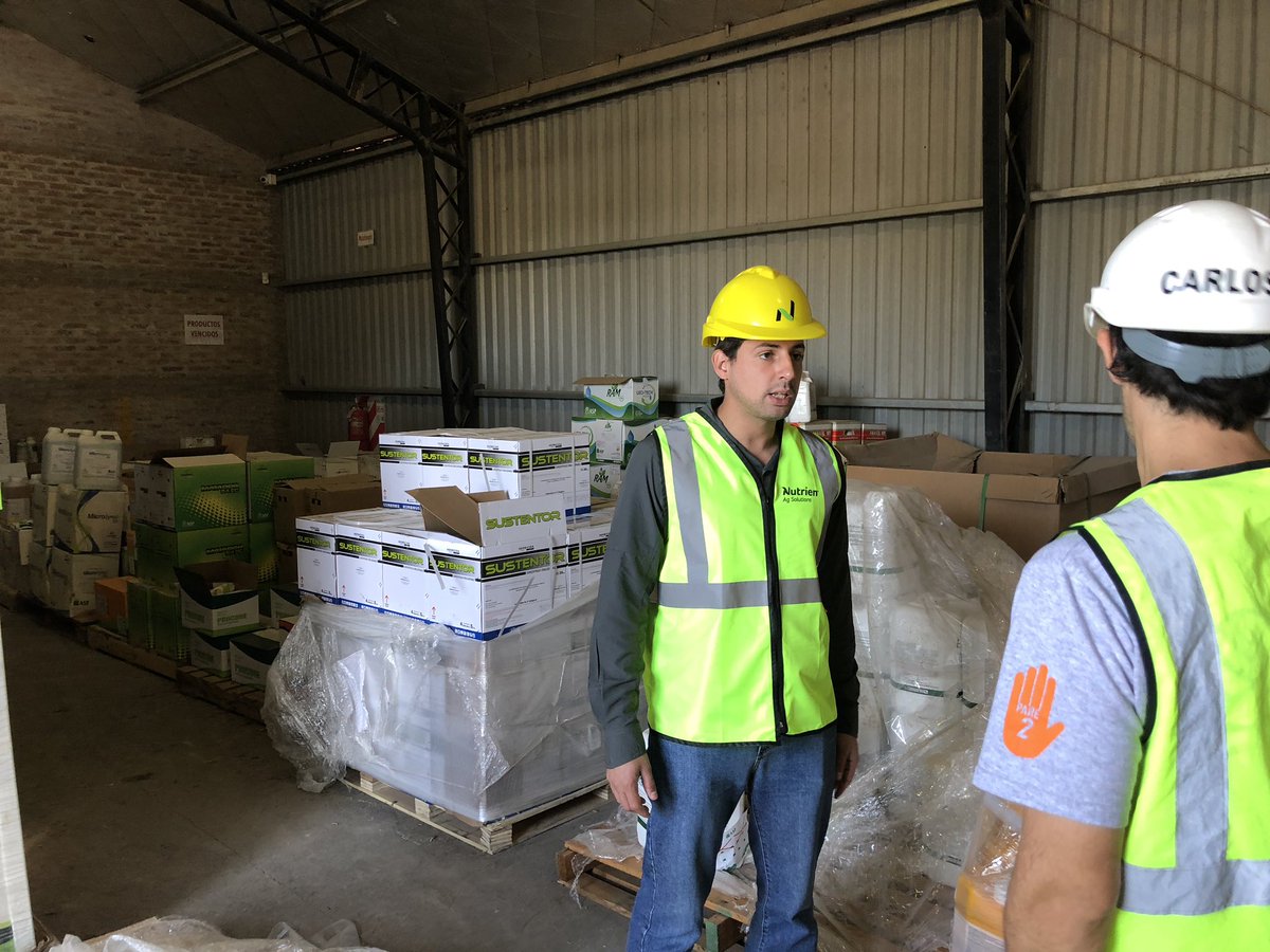 LovelandAR's tweet photo. Recorrida por “El Arbolito” mirando tecnologías de #coating #adyuvantes y #TPS “Loveland Get Growing” Gracias @JuanBencardini y Cia 💪 https://t.co/v7jRbo2H4G