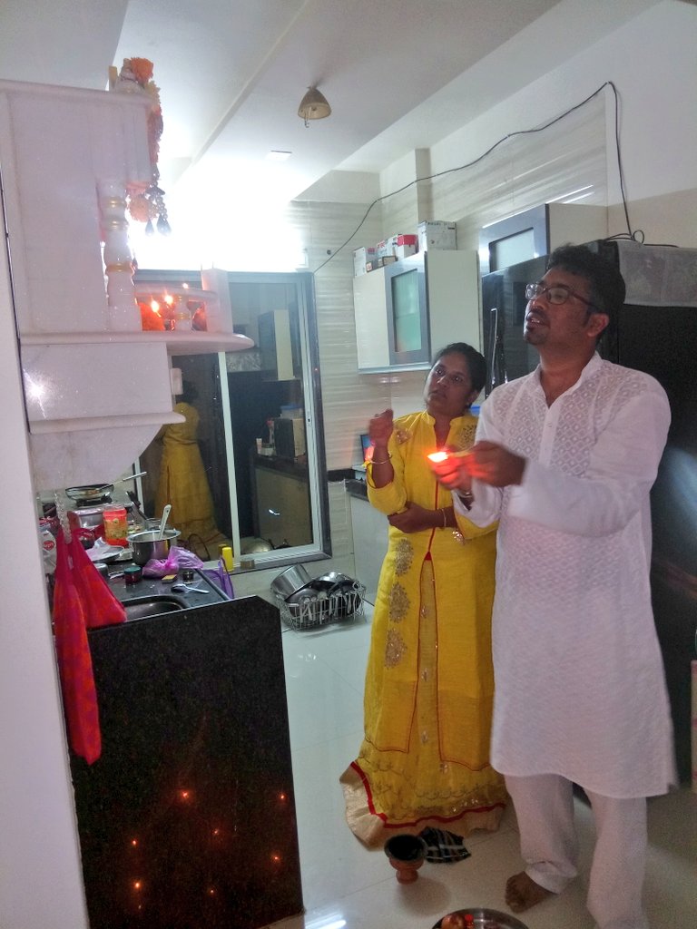 NishantJain_88's tweet image. 💠Here Comes The Entry of My Diwali Ready Home ✔️
#ContestAlert #DiwaliContest
#PengEssentialsDiwaliContest
Join Guys
@blessedkamal
@krishna1334
@harshit_gadoya
@Sagar14Naik
@RameshK1902
@rj_foryou
@Sanjiv_34
@chandra_mani38
@surya9717
@zaffna
@yashgandhi66
@kunvaria
@Jayantg1717