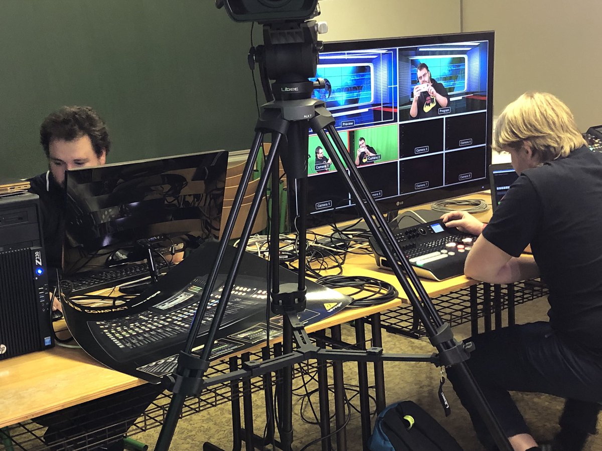 PetrHodac's tweet image. Mame s @Honza_Bednar a @adamjezek98 nachystano televizni studio na den otevrenych dveri @CVUTFEL #felcvut #cvut. Tak se na nas prijdte mrknout od 10-15 hned u vstupu (C4-78) fel.cvut.cz/cz/prestudent/…