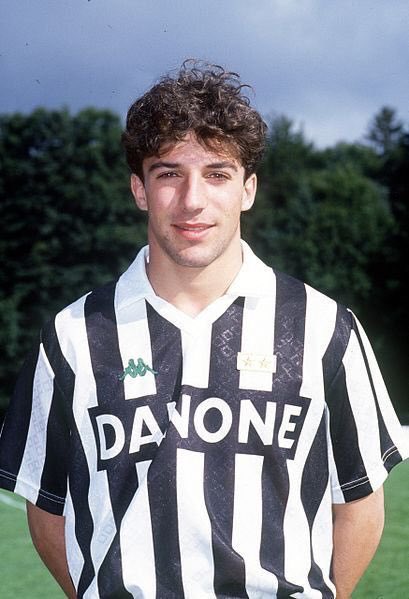 Happy birthday to Juventus legend Alessandro Del Piero, who turns 44 today.

Games: 705
Goals: 289 : 18 