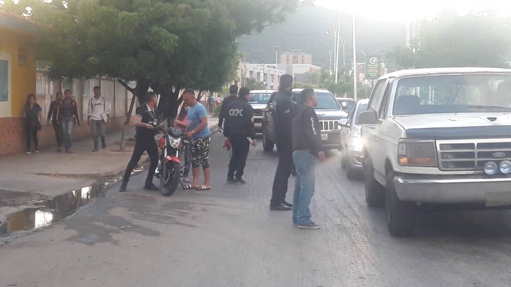 EN ANZOÁTEGUI, continúan los dispositivos de seguridad enmarcado en el Plan Nacional contra el Hurto y Robo de vehículos, en un trabajo articulado con todos los organismos de seguridad. <a href="/Cicpc374/">REDIP ORIENTAL</a>  #CICPC <a href="/JesusATeresen67/">Jesús Abraham Teresen Romero</a>
