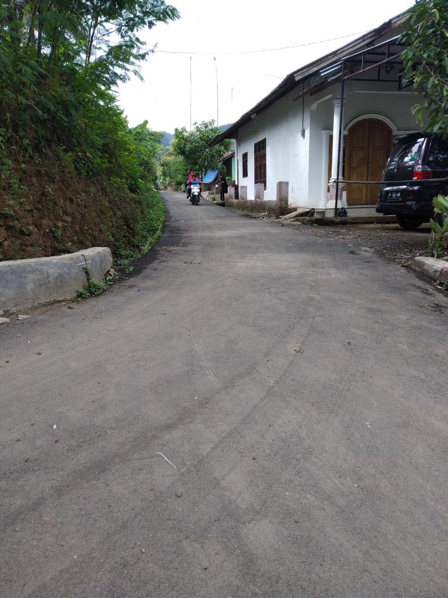 Pengaspalan jalan di Dusun Benajarn Rt 16 s/d 18 Rw 03 sepanjang 1000 m2
<a href="/puspindes/">PUSPINDES</a> @KecMoga <a href="/ganjarpranowo/">Ganjar Pranowo</a> <a href="/pakjunaedi/">Junaedi</a> #JatengGayeng #DesaPintar