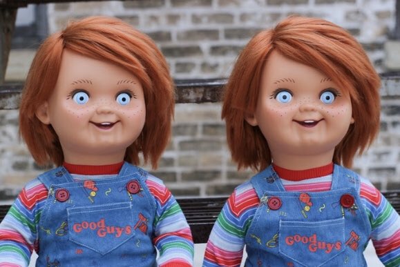 FRI_FRIGHTNIGHT's tweet photo. First 2 Chucky dolls off of the production line by @trickortreat831 🔪The dolls have been delayed until February, I don’t mind waiting if my Chucky doll looks like this😱🔪 What does everyone think? Who pre-ordered theirs already? https://t.co/01LSFsmXww