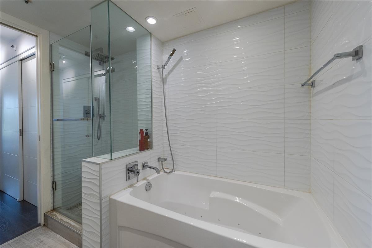 PRICE REDUCTION! Fully Renovated 2 Bedroom plus Den Open House Saturday 2 - 4pm

Stunning corner suite at Shaughnessy Gate! This spacious 2 bedroom, 2 bathrooms + Den has THE PERFECT LAYOUT: bit.ly/2xeZ0zB

#RealEstate #Realtor #Listing #RealEstateLife #House #Home